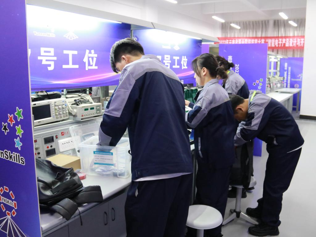 我校成功舉辦2023年云南省職業(yè)院校技能大賽“智能電子產(chǎn)品設(shè)計(jì)與開發(fā)”賽項(xiàng)，展現(xiàn)電子產(chǎn)品技術(shù)開發(fā)新高度